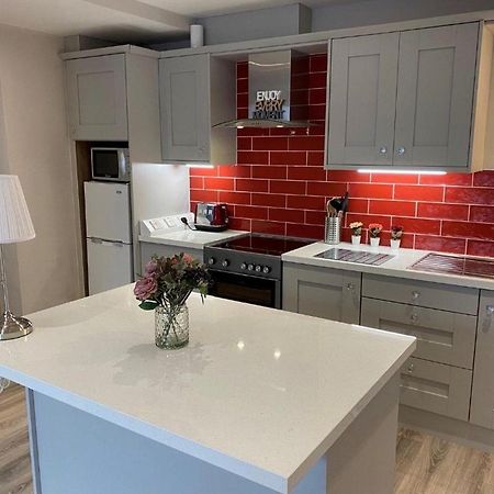 Trinity Apartments Four 1-Bedroom Apts Waterford City Centre מראה חיצוני תמונה