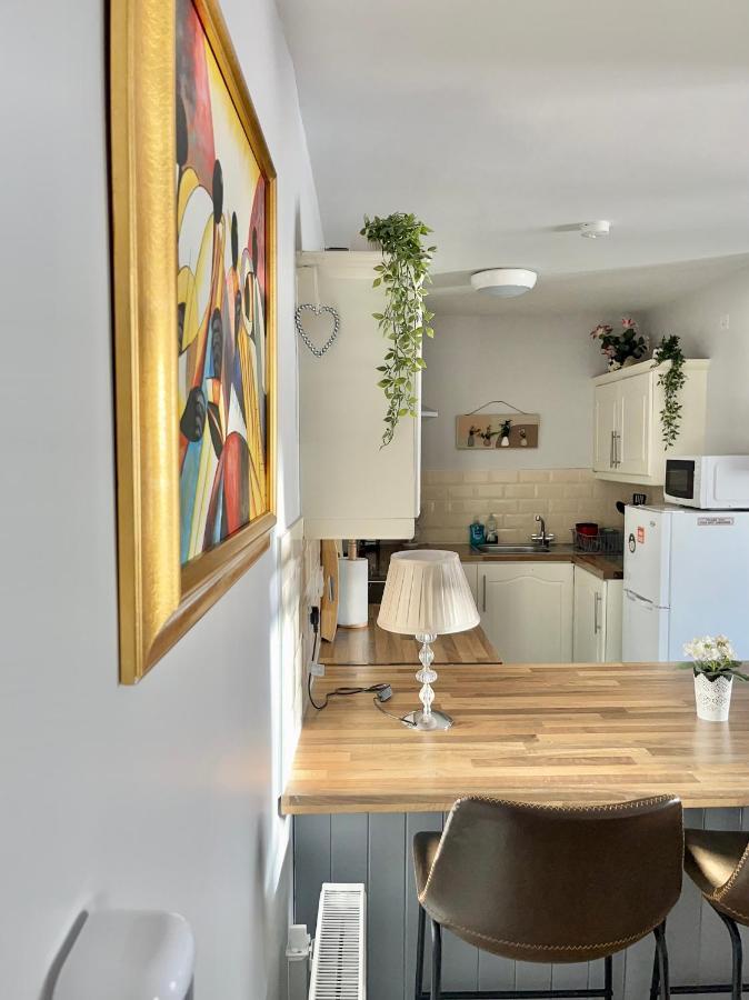 Trinity Apartments Four 1-Bedroom Apts Waterford City Centre מראה חיצוני תמונה