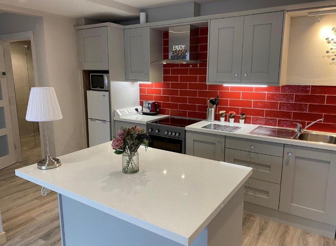 Trinity Apartments Four 1-Bedroom Apts Waterford City Centre מראה חיצוני תמונה