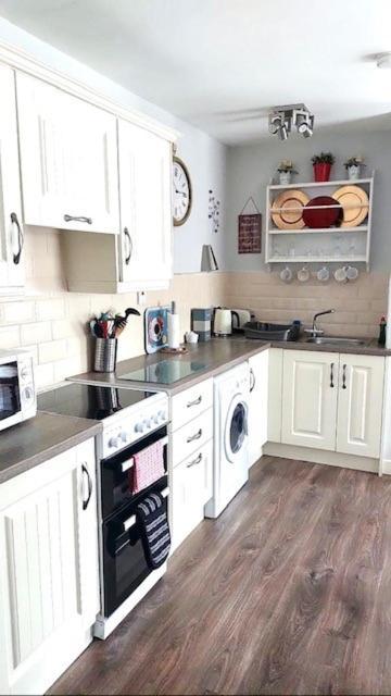 Trinity Apartments Four 1-Bedroom Apts Waterford City Centre מראה חיצוני תמונה