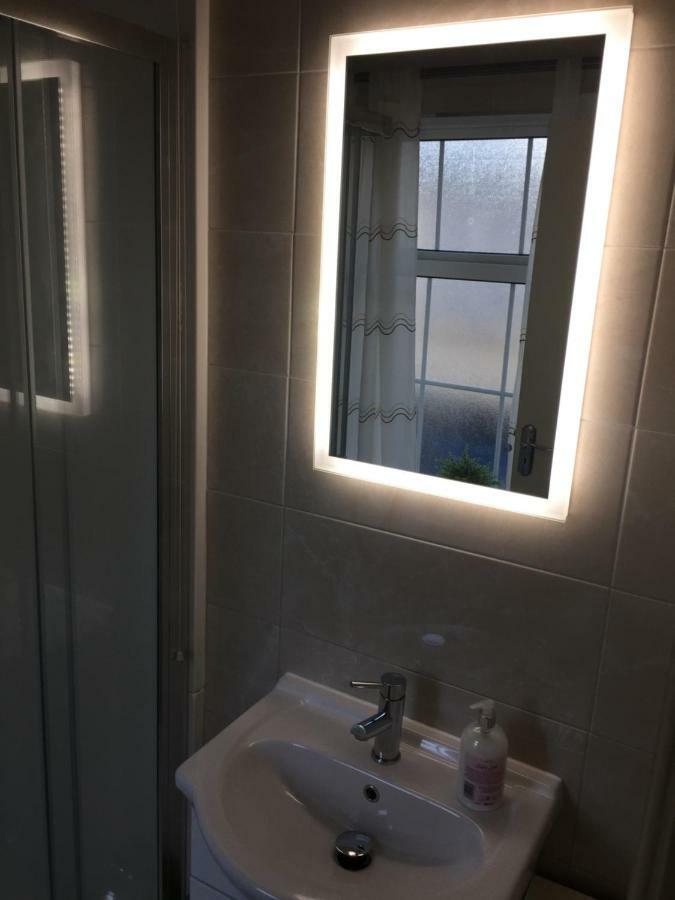 Trinity Apartments Four 1-Bedroom Apts Waterford City Centre מראה חיצוני תמונה